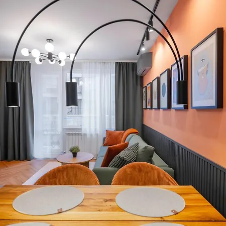 Modern&central 2-bedroom With Parking Apartment *