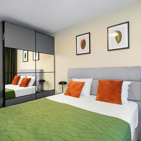 Modern&central 2-bedroom With Parking Apartment *